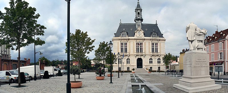 File:Hôtel de ville de Corbeil.jpg