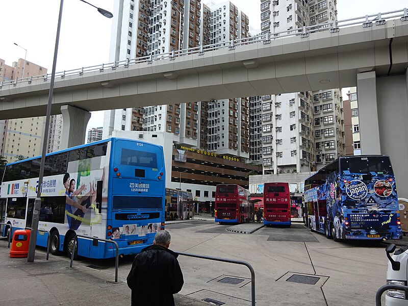 File:HK SKW Bus Terminus Perfect Mount Gardens Hoi Fung Centre Island Eastern Corridor flyover road bridge Nov-2015 DSC.JPG