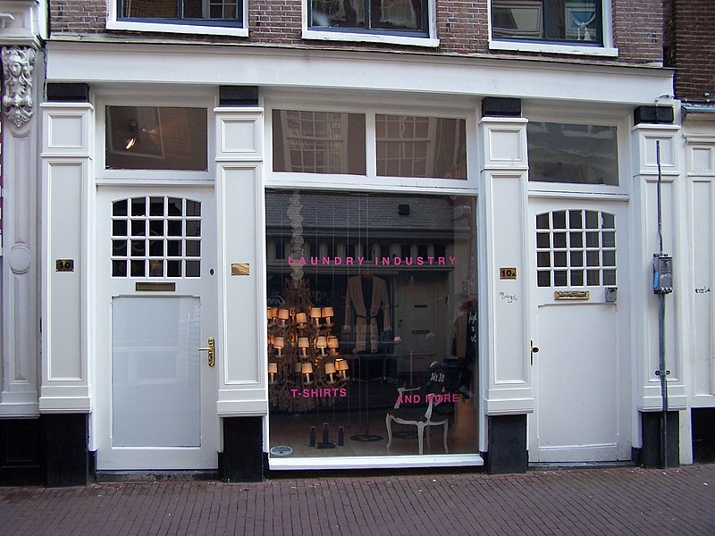 File:Huidenstraat 10 doors.JPG