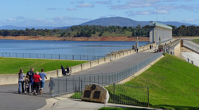 The dam's easy accessibility makes it a popular place to visit.