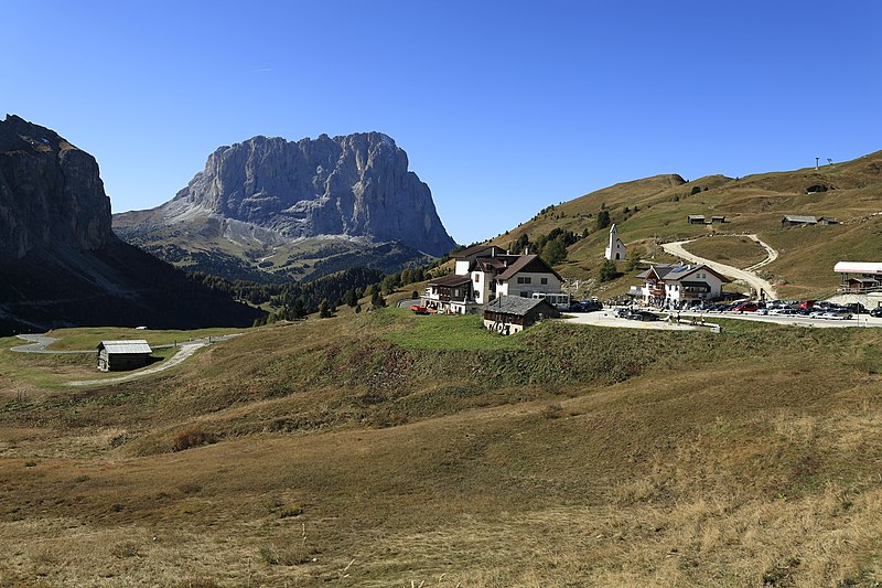 File:I07 969 Grödnerjoch, Langkofel.jpg