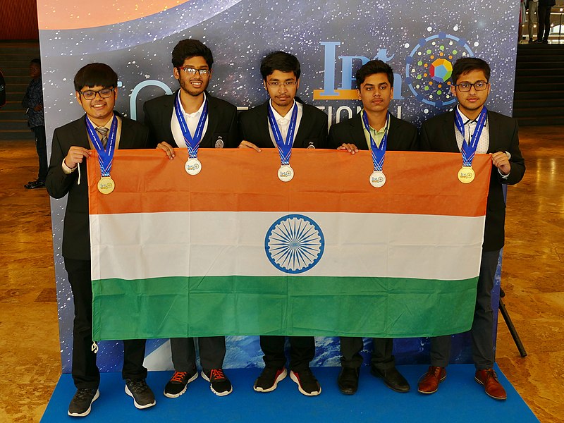 File:IPhO-2019 07-14 team India medals.jpg