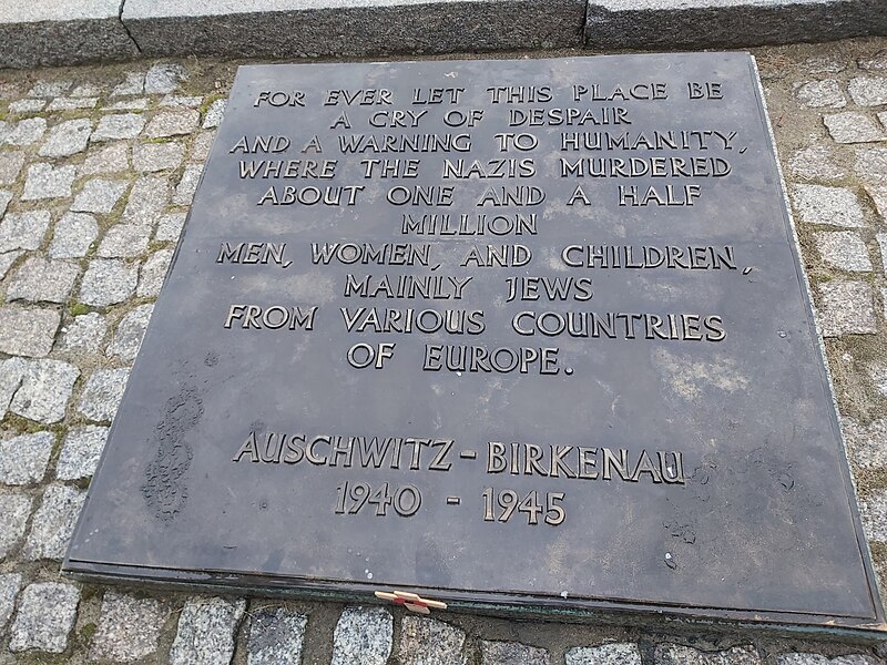 File:International Monument Auschwitz II-Birkenau 06.jpg
