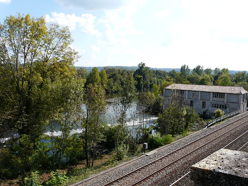 File:Isle Douzillac Mauriac voie ferrée.JPG