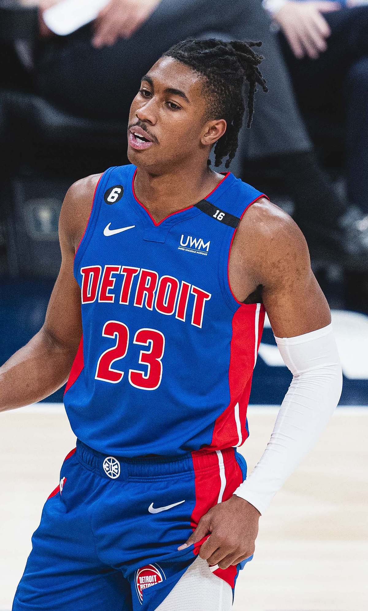 Pistons present Jaden Ivey with the jerseys of his grandfather