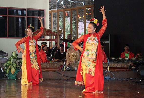 Jaipong, The Sundanese Jaipongan Langit Biru dance performance in West Java Pavilion, Taman Mini Indonesia Indah, Jakarta