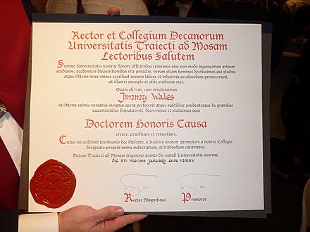 The honoris causa doctorate received by Jimmy Wales from the University of Maastricht (2015)