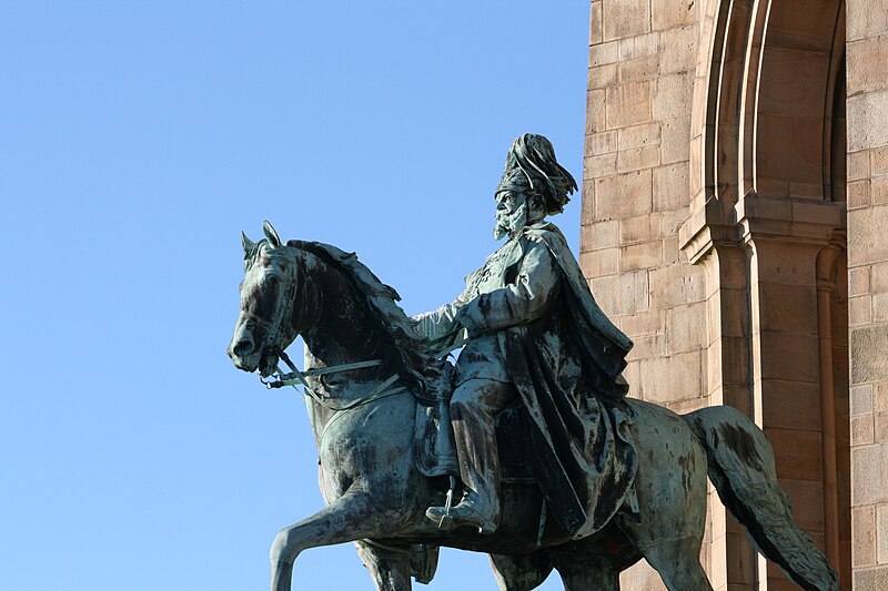 File:Kaiser Wilhelm Denkmal auf der Hohensyburg.JPG