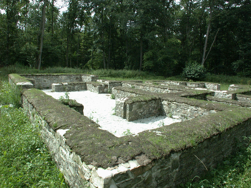 File:Kapersburg Badehaus.jpg