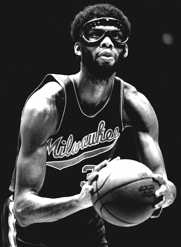 During his six seasons with the Bucks, Kareem Abdul-Jabbar averaged 30.4 points and 15.3 rebounds per game.