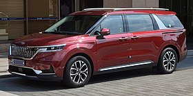 Kia Carnival KA4 červená diplomatická (1) (oříznuta) .jpg