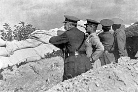 фельдмаршал лорд Китченер и генерал Уильям Бидвуд на позициях во время сражения при Галлиполи 15 ноября 1915