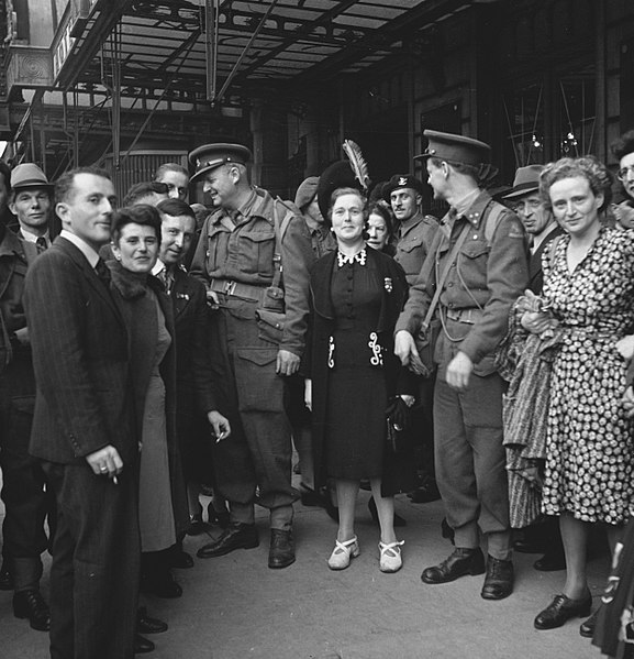 File:Koninklijke Nederlandse Prinses Irene Brigade in Brussel. Nederlandse officieren, Bestanddeelnr 934-9716.jpg