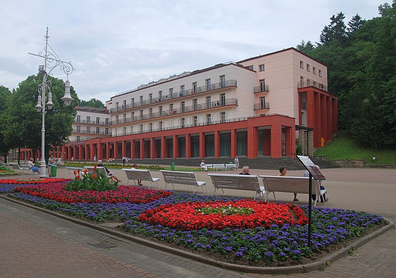 File:Krynica-Zdrój, Nowy dom zdrojowy (HB1).jpg