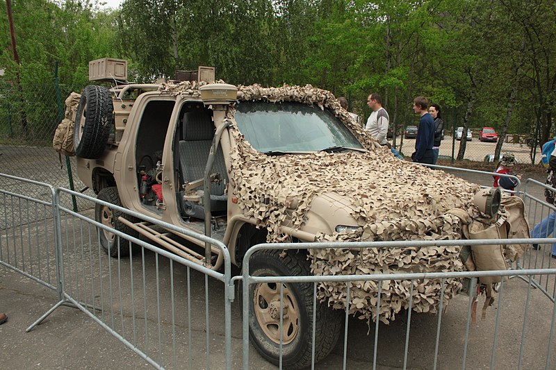 File:Lešany, vojenské muzeum, pouštní automobil Toyota Hilux D-4D.JPG