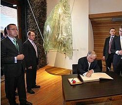 Lech Kaczyński na Expo 2008.jpg