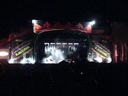 Leeds Festival main stage on 25 August 2007, between sets by Kings of Leon and Razorlight Leeds Main Stage.jpg