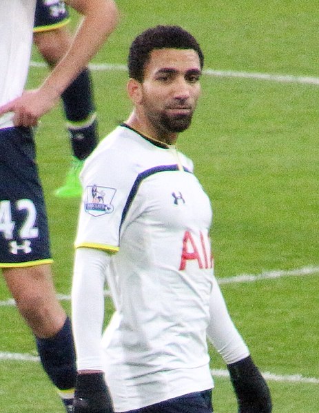 File:Lennon Chelsea 3 Spurs 0 (15333040844).jpg