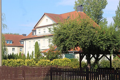 Leuna, Haus Knietschweg 1