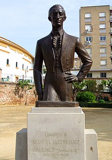 Linares - Monumento a Manolete.jpg