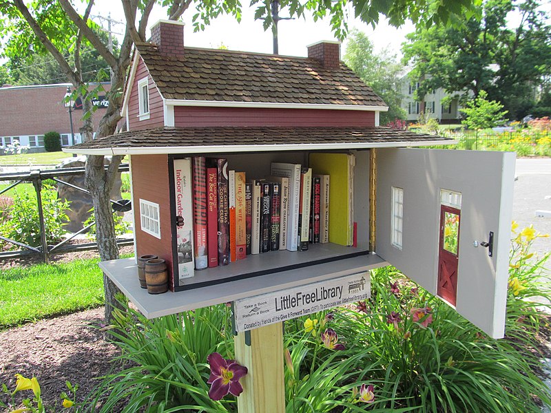 File:Little Free Library, Easthampton MA.jpg