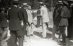 Los reyes Alfonso XIII, María Cristina y Victoria Eugenia en el circuito automóvilistico de Lasarte (4 de 4) - Fondo Car-Kutxa Fototeka.jpg