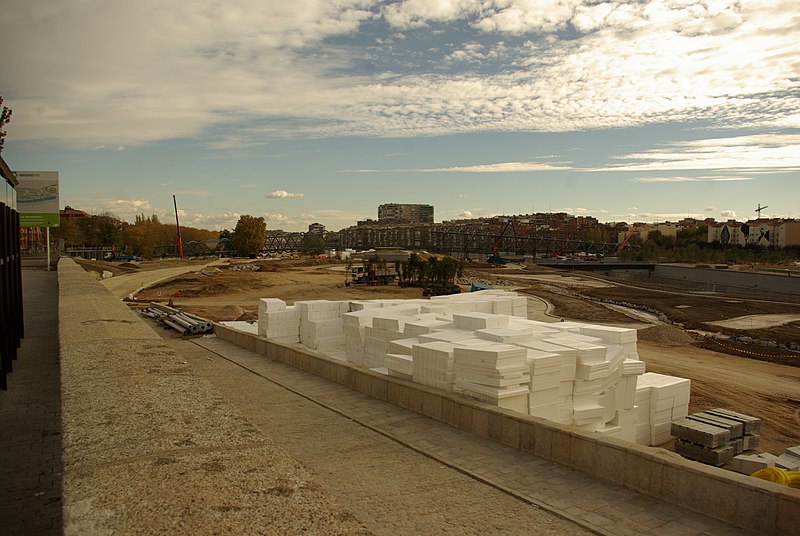 File:MADRID A.V.U. PARQUE LINEAL DEL MANZANARES - ARGANZUELA - panoramio (24).jpg