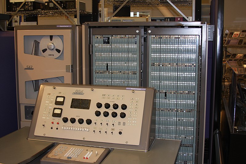 File:Mainframe Computer.jpg