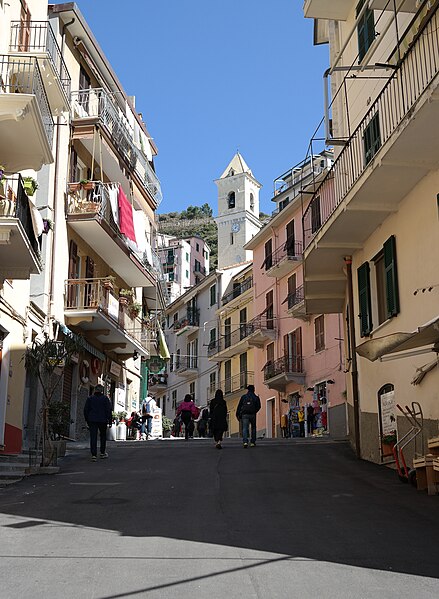 File:Manarola - Via Discovolo verso terra.JPG