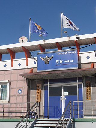 <span class="mw-page-title-main">Police station</span> Building which serves to accommodate police officers