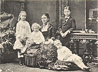 Мария с децата си