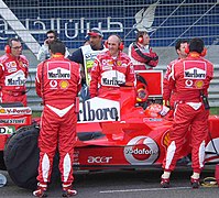 Logos Marlboro sur la Formule 1 Ferrari et son équipe, au Grand Prix de Bahreïn 2006.