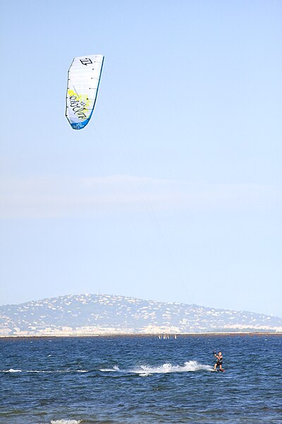 File:Marseillan kitesurf.JPG