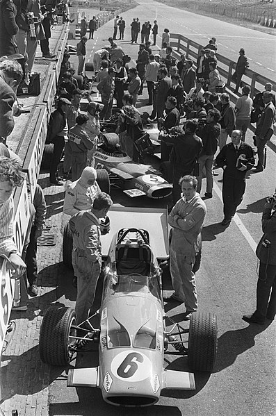 File:McLaren at 1969 Dutch Grand Prix.jpg