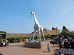 Metal Giraffe at Colchester Zoo - geograph.org.uk - 5334441.jpg