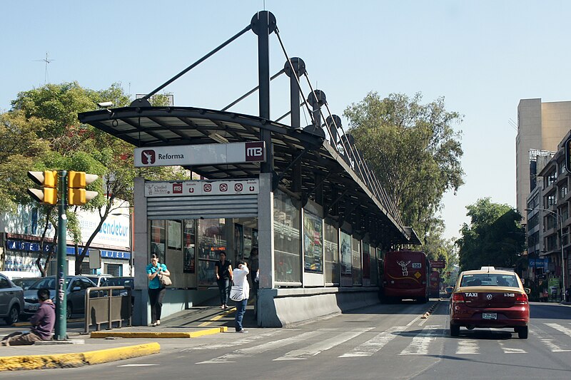 File:Metrobus 03 2014 MEX 8186.JPG