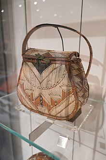 Mi'kmaq porcupine quill handbag Mi'kmaq porcupine quill purse (40412695490).jpg
