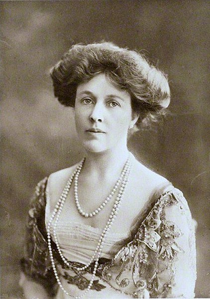 File:Monique Ducarel de la Pasture (1869-1967), Lady Bullough (05).jpg