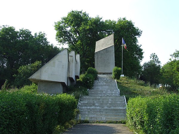 Monument in memory of the victims of the Treznea massacre