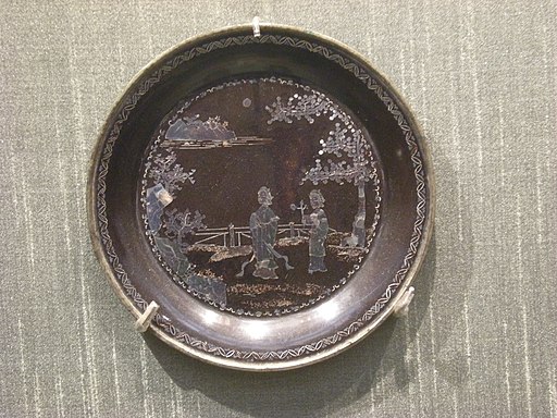 Mother-of-pearl inlay plate with ladies