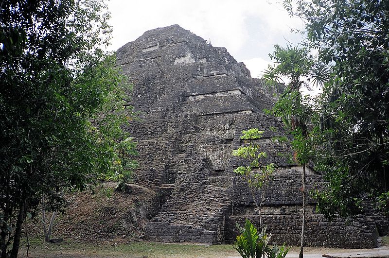 File:Mundo Perdido pyramid 5C-54 north face.jpg