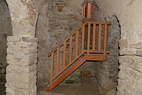 Escalier donnant accès à la nef.