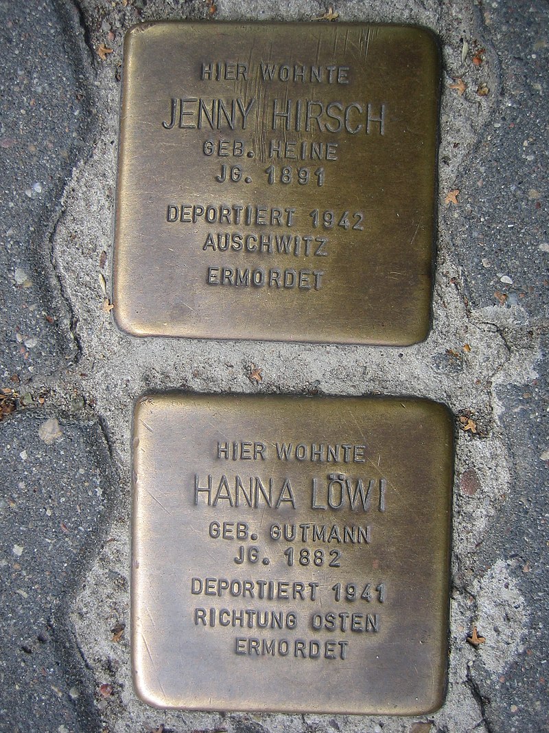 Stolpersteine für Jenny Hirsch und Hanna Löwi