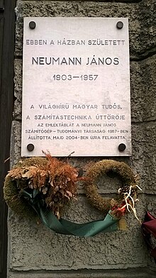 Neumann János emléktáblája a szülőháza falán (Budapest, Báthory utca).jpg