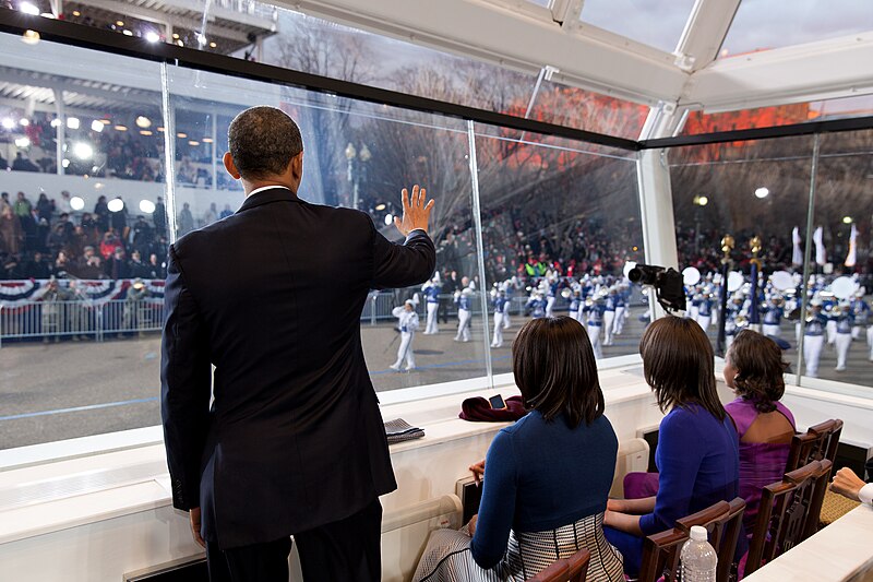 File:Obamas watch the 2013 presidential inaugural parade.jpg