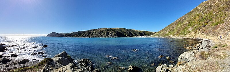 File:Ohariu Bay, Wellington.jpg