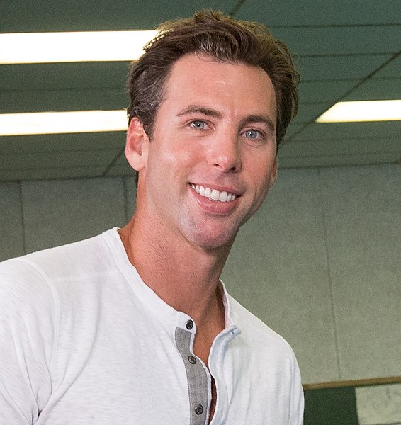 파일:Olympian Grant Hackett takes the Pledge (34690236782) (cropped).jpg