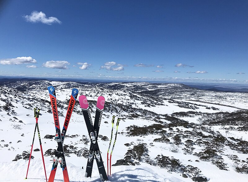 File:On.top.of.the.world@perisher.jpg