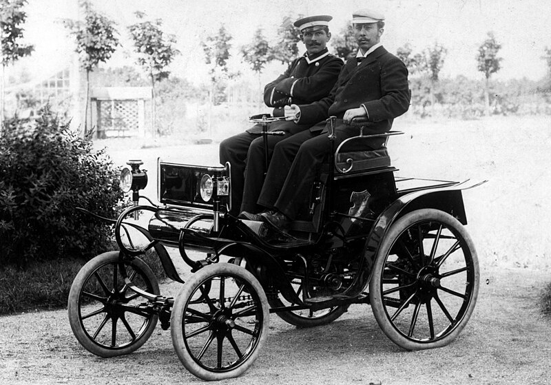 File:Opel Patentmotorwagen in 1899.jpg