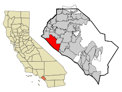 カリフォルニア州におけるオレンジ郡（左図）およびハンティントンビーチの位置の位置図
